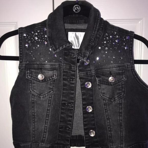 black sleeveless jean jacket
